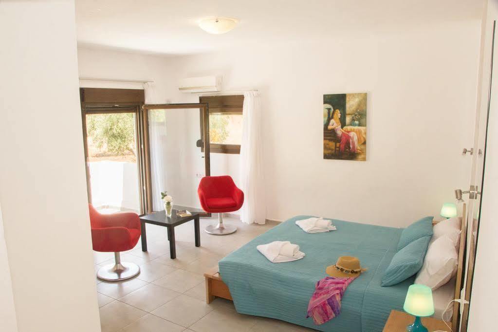Persis Vila *